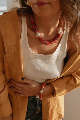 Candy Bracelet Chili. A playful chunky bracelet crafted with red glass beads and freshwater pearls.