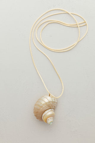 Shell Cord Necklace, the perfect piece for adding a touch of seaside charm to any outfit. A large turbo shell pendant, artistically arranged to create a delicate design.